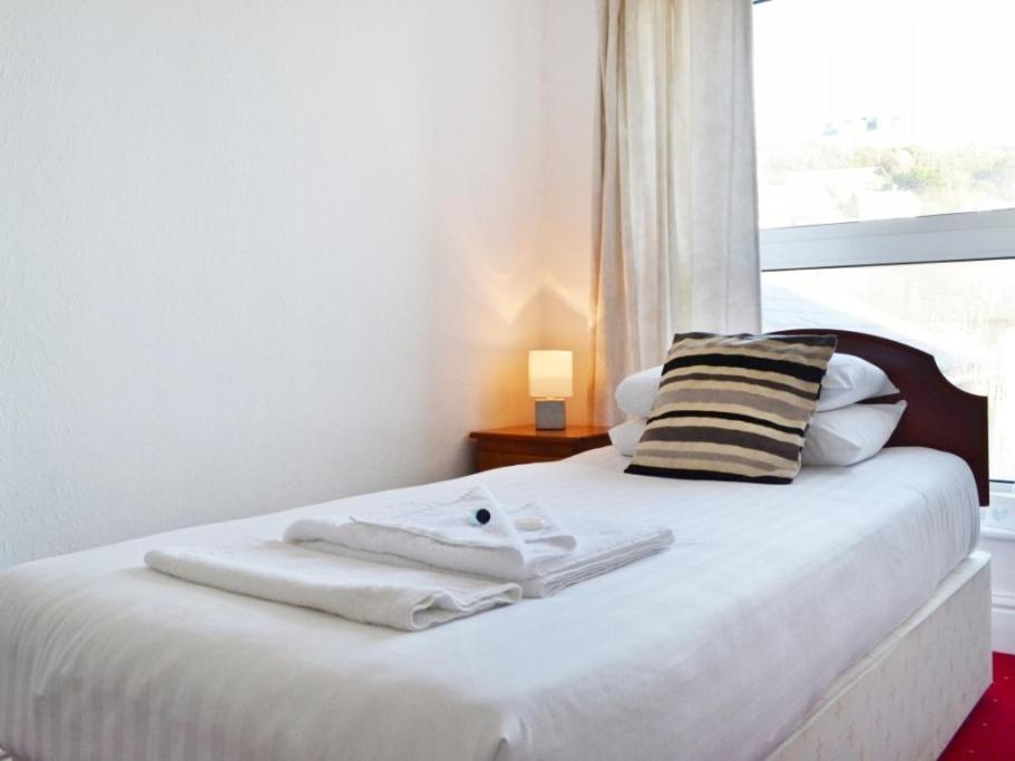 Cardigan Bay Hotel Абъристуит Стая снимка